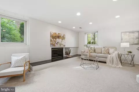 Living - 11002 Ring Rd, Reston, VA 20190 photo 6 of 11