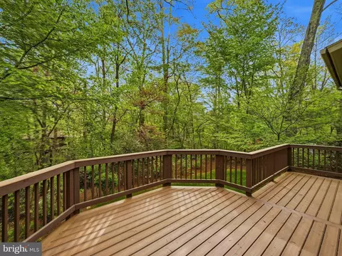 Exterior - 11002 Ring Rd, Reston, VA 20190 photo 7 of 8