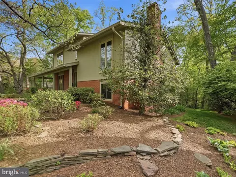 Exterior - 11002 Ring Rd, Reston, VA 20190 photo 3 of 8