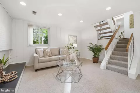 Living - 11002 Ring Rd, Reston, VA 20190 photo 8 of 11