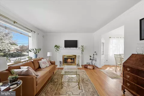 Living - 6020 Amherst Ave, Springfield, VA 22150 photo 2 of 2