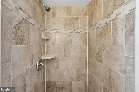 Bath - 6020 Amherst Ave, Springfield, VA 22150 photo 3 of 3