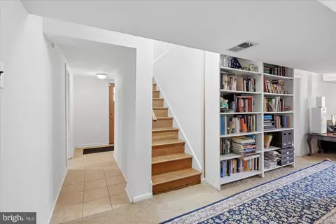 Entry Way - 6020 Amherst Ave, Springfield, VA 22150 photo 2 of 2