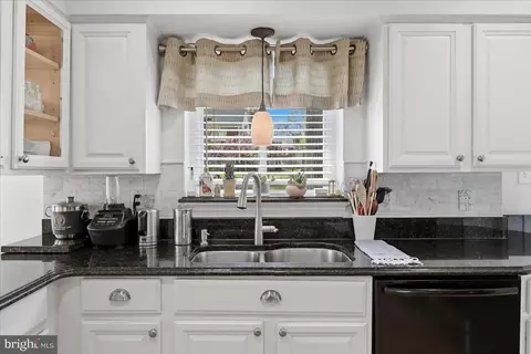 Kitchen - 6020 Amherst Ave, Springfield, VA 22150 photo 2 of 4