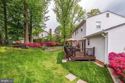 Exterior - 8905 Side Saddle Rd, Springfield, VA 22152 photo 9 of 22