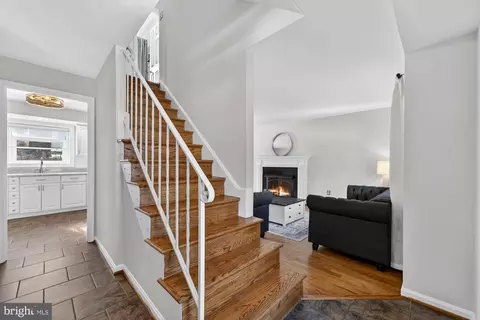 Entry Way - 8905 Side Saddle Rd, Springfield, VA 22152 photo 5 of 12