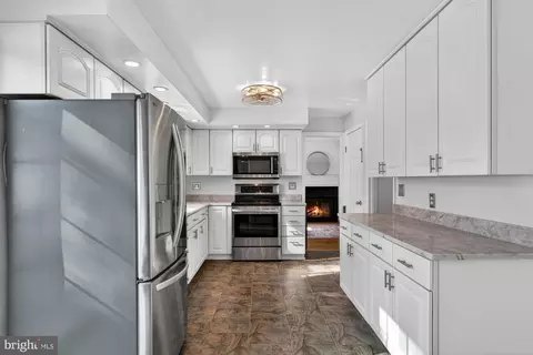 Kitchen - 8905 Side Saddle Rd, Springfield, VA 22152 photo 3 of 4