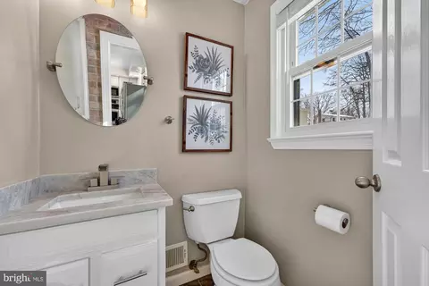 Bath - 8905 Side Saddle Rd, Springfield, VA 22152 photo 2 of 3