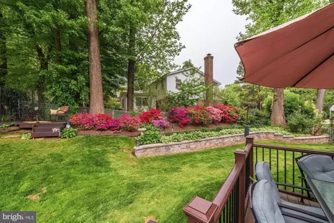 Exterior - 8905 Side Saddle Rd, Springfield, VA 22152 photo 8 of 22