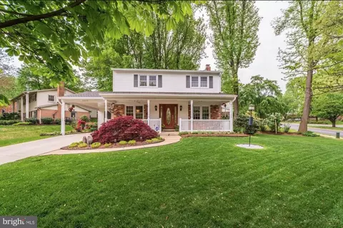 8905 Side Saddle Rd, Springfield, VA 22152