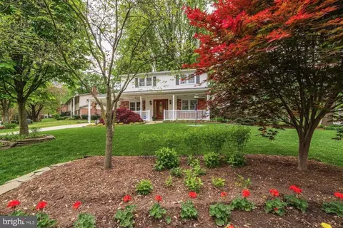 Exterior - 8905 Side Saddle Rd, Springfield, VA 22152 photo 20 of 22