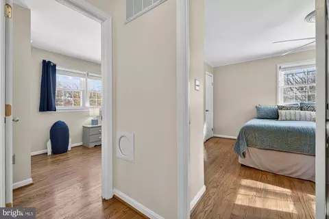 Entry Way - 8905 Side Saddle Rd, Springfield, VA 22152 photo 11 of 12