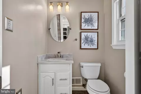 Bath - 8905 Side Saddle Rd, Springfield, VA 22152 photo 1 of 3