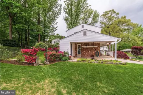 Exterior - 8905 Side Saddle Rd, Springfield, VA 22152 photo 17 of 22