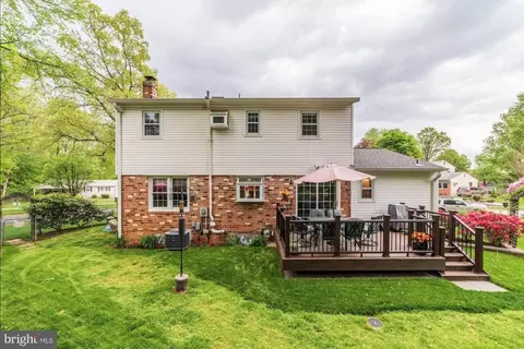Exterior - 8905 Side Saddle Rd, Springfield, VA 22152 photo 6 of 22