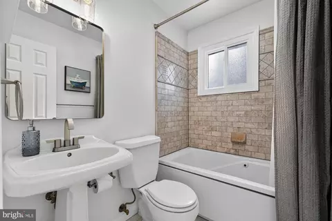 Bath - 8905 Side Saddle Rd, Springfield, VA 22152 photo 3 of 3