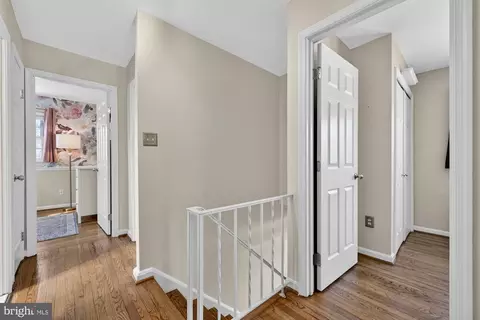 Entry Way - 8905 Side Saddle Rd, Springfield, VA 22152 photo 9 of 12