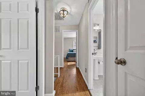 Entry Way - 8905 Side Saddle Rd, Springfield, VA 22152 photo 10 of 12