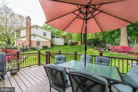 Exterior - 8905 Side Saddle Rd, Springfield, VA 22152 photo 5 of 22