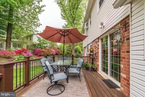 Exterior - 8905 Side Saddle Rd, Springfield, VA 22152 photo 3 of 22