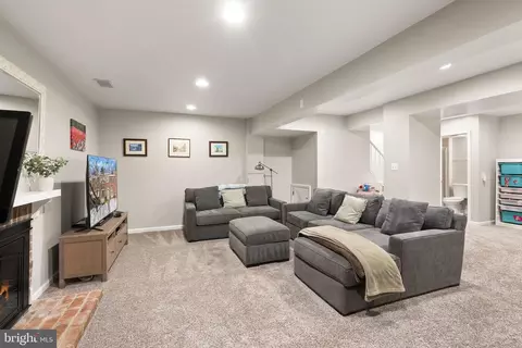 9660 Masterworks Dr, Vienna, VA 22181 photo 33