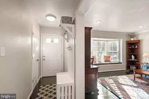 9660 Masterworks Dr, Vienna, VA 22181 photo 2