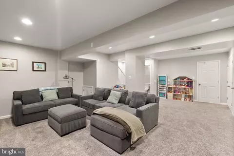 9660 Masterworks Dr, Vienna, VA 22181 photo 34