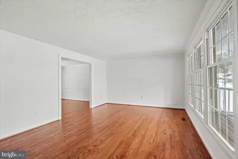 Living - 5711 Heming Ave, Springfield, VA 22151 photo 1 of 7