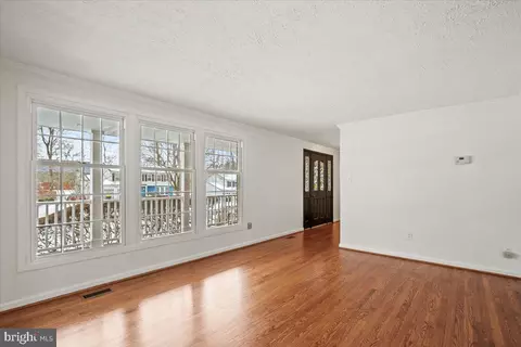 Living - 5711 Heming Ave, Springfield, VA 22151 photo 2 of 7
