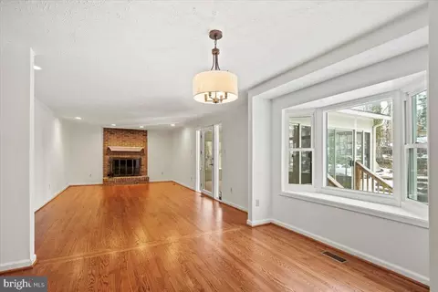 Living - 5711 Heming Ave, Springfield, VA 22151 photo 4 of 7
