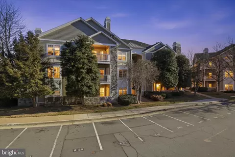 1720 Lake Shore Crest Dr #34, Reston, VA 20190