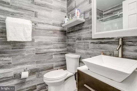 Bath - 6613 Elder Ave, Springfield, VA 22150 photo 4 of 4