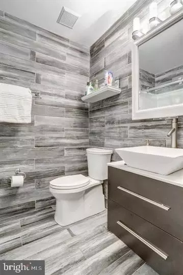 Bath - 6613 Elder Ave, Springfield, VA 22150 photo 3 of 4