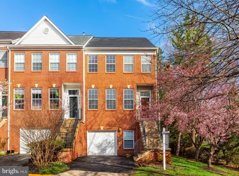 2526 James Monroe Cir, Herndon, VA 20171