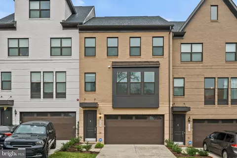 14303 Yesler Ave, Chantilly, VA 20151