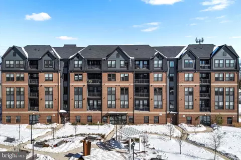 3927 Fair Ridge Dr #409, Fairfax, VA 22033