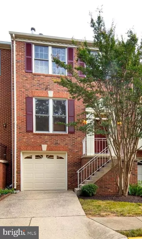 8036 Trevor Pl, Vienna, VA 22182