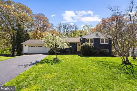 1907 Shannon Ct, Alexandria, VA 22306