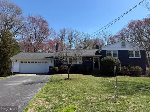 1907 Shannon Ct, Alexandria, VA 22306