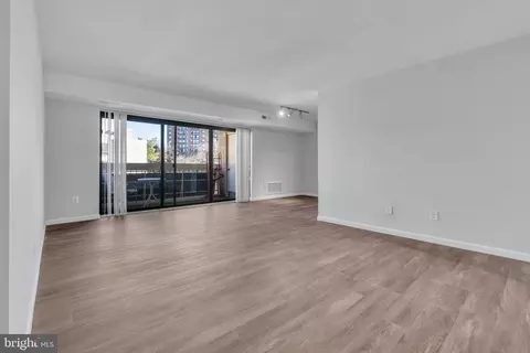 6141 Leesburg Pike #504, Falls Church, VA 22041