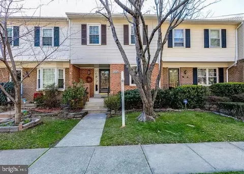 5868 Langton Dr, Alexandria, VA 22310