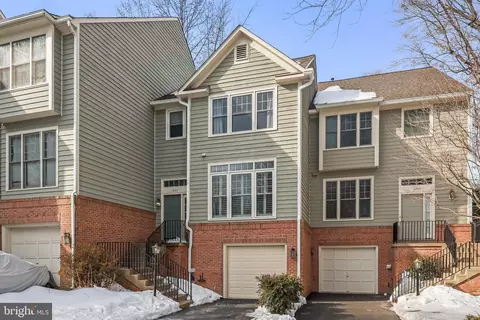 1202 Weatherstone Ct, Reston, VA 20194