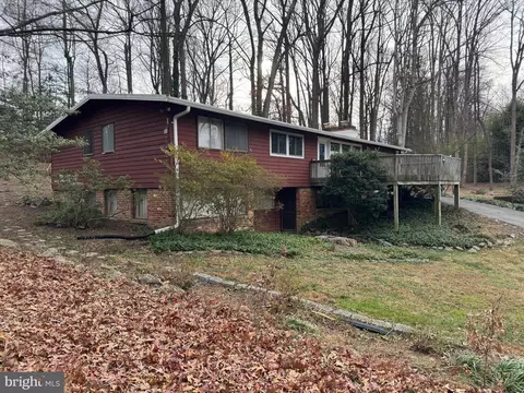 7527 Friar Tuck Ct, Falls Church, VA 22042