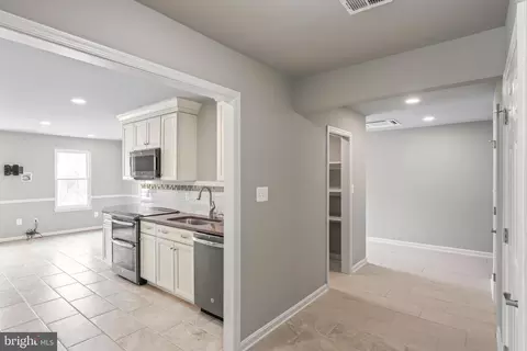 Entry Way - 11310 Handlebar Rd, Reston, VA 20191 photo 6 of 11