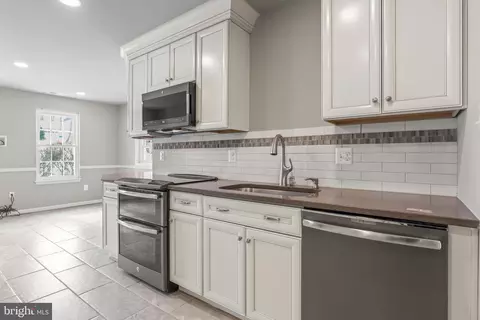 Kitchen - 11310 Handlebar Rd, Reston, VA 20191 photo 2 of 3