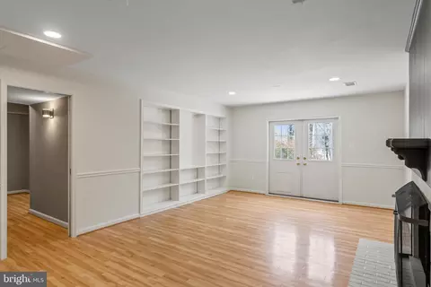 Living - 11310 Handlebar Rd, Reston, VA 20191 photo 9 of 10
