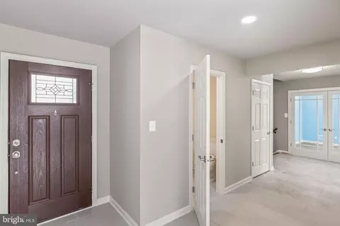 Entry Way - 11310 Handlebar Rd, Reston, VA 20191 photo 3 of 11
