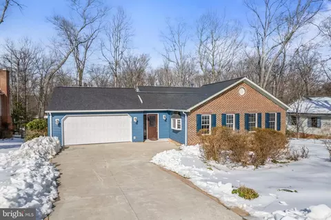 Exterior - 11310 Handlebar Rd, Reston, VA 20191 photo 2 of 4