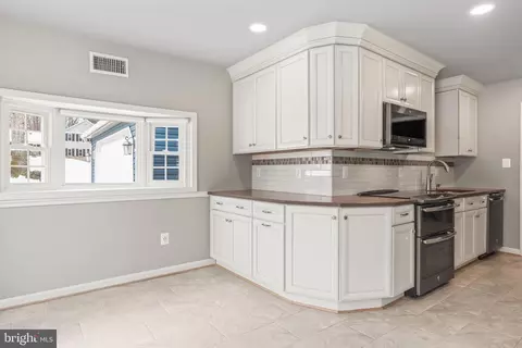 Kitchen - 11310 Handlebar Rd, Reston, VA 20191 photo 3 of 3