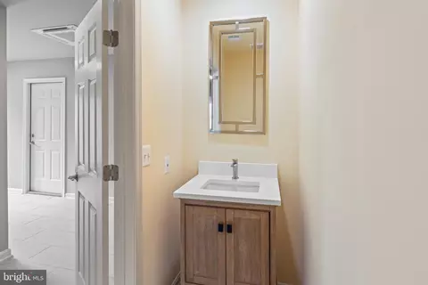 Entry Way - 11310 Handlebar Rd, Reston, VA 20191 photo 7 of 11